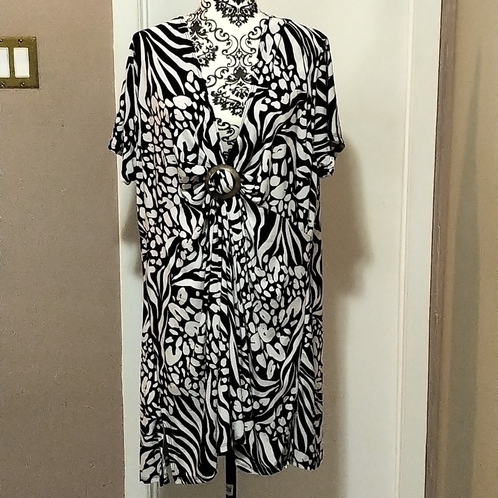 🆕Abstract Black and White Silky Coverup